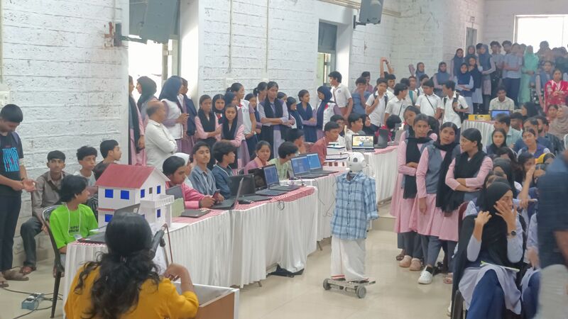 പ്രമാണം:Drcmlp-lk-mik 21.jpg