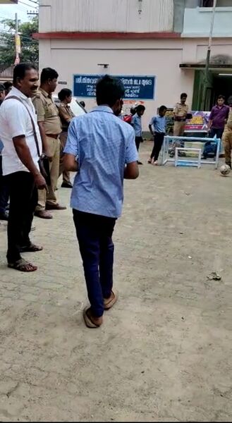 പ്രമാണം:SNTD 33027 NOV30 2.jpg