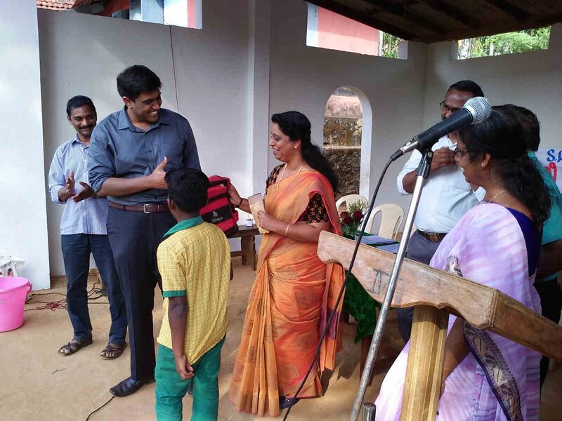 പ്രമാണം:15227 Bag free.jpeg