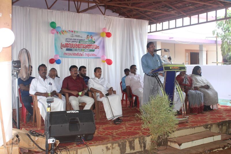 പ്രമാണം:16042 pravesanolsavam2025 2.JPG