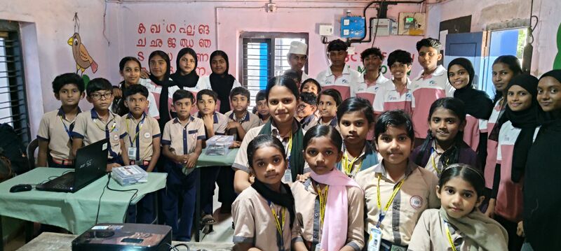 പ്രമാണം:18032-CODE KIDS4.jpg