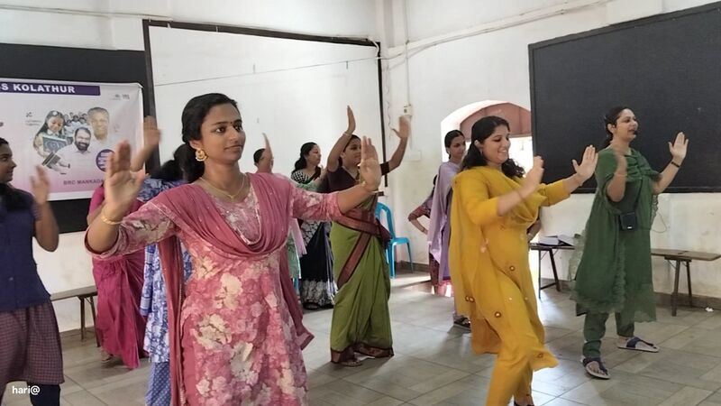 പ്രമാണം:18073 zumba.jpg