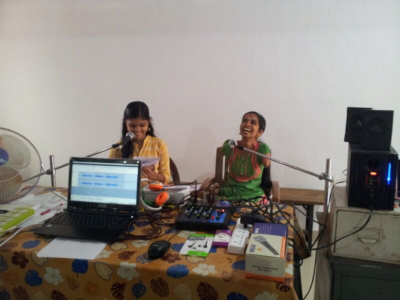 പ്രമാണം:19068 FM RJ RECORDING.jpg
