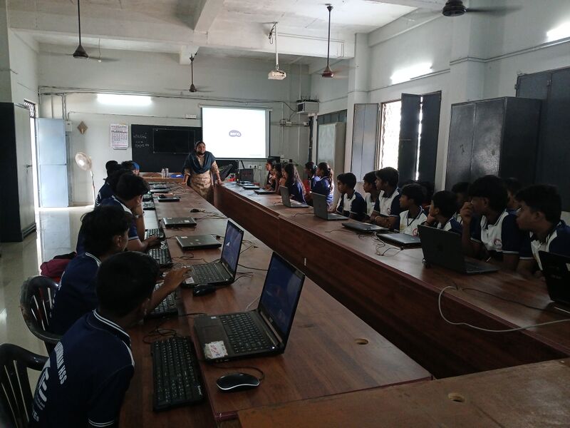 പ്രമാണം:21060-lk media camp 12.jpg