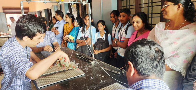 പ്രമാണം:38099 SPECIAL SCHHL16.jpg