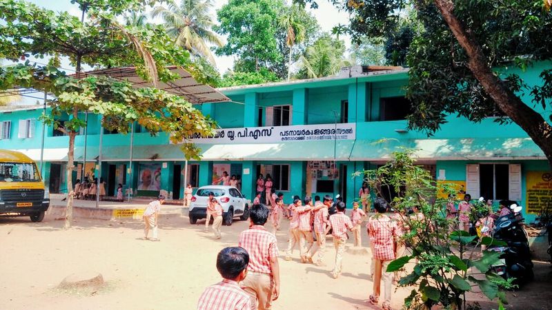 പ്രമാണം:41250 schoolphoto.jpeg