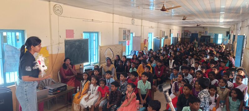 പ്രമാണം:41542-padanotsavam - 1.jpg