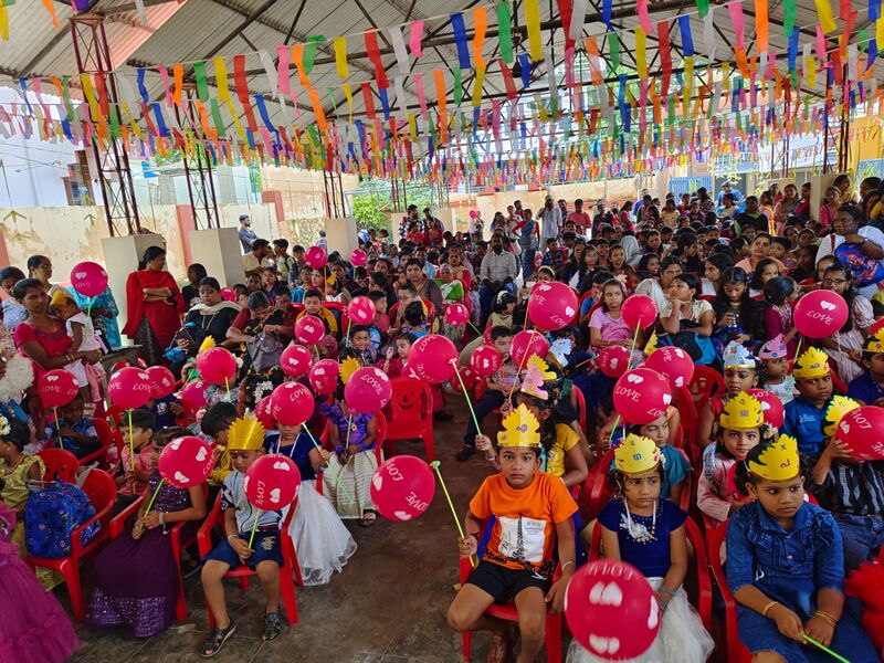 പ്രമാണം:42548 praveshanolsavam.jpg