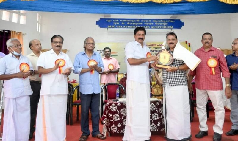 പ്രമാണം:44244 hindi puraskaram.jpg