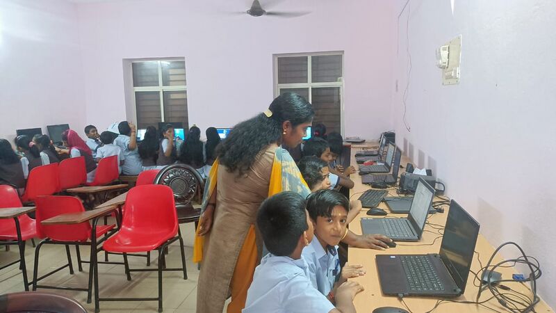 പ്രമാണം:44358 it lab.jpeg