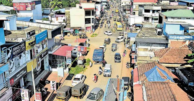 പ്രമാണം:Pathanamthitta-konni-town.jpg