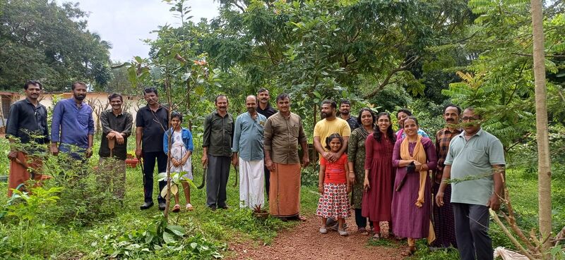 പ്രമാണം:11461-kgd-school clng.jpg