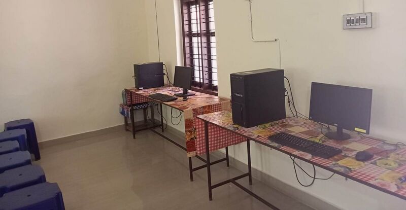 പ്രമാണം:14818 Smart Class Room2.jpg