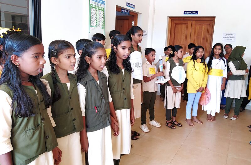 പ്രമാണം:16041-2022 -chandradinam 2.jpg