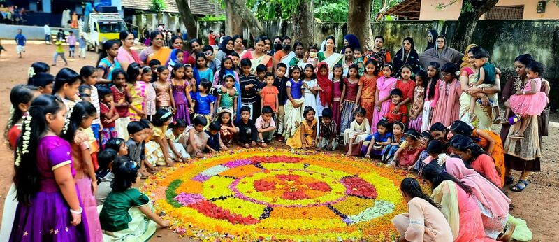 പ്രമാണം:20516-onam 3.jpg
