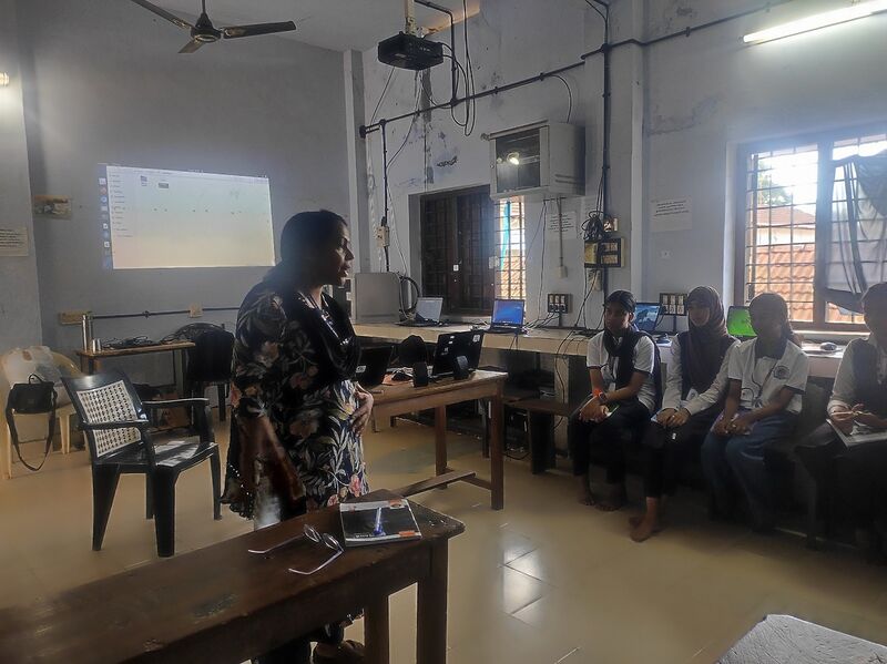 പ്രമാണം:23014 lkcamp1.jpg