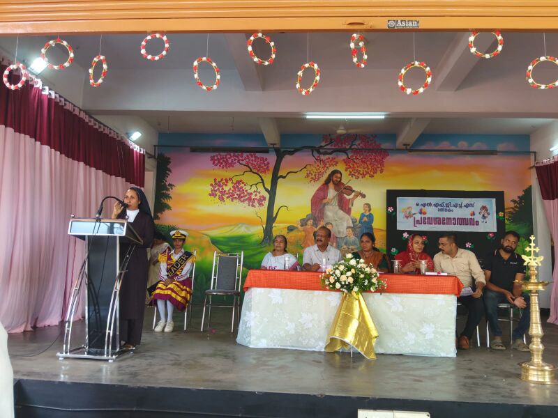 പ്രമാണം:23080 pravesanolsavam.jpeg