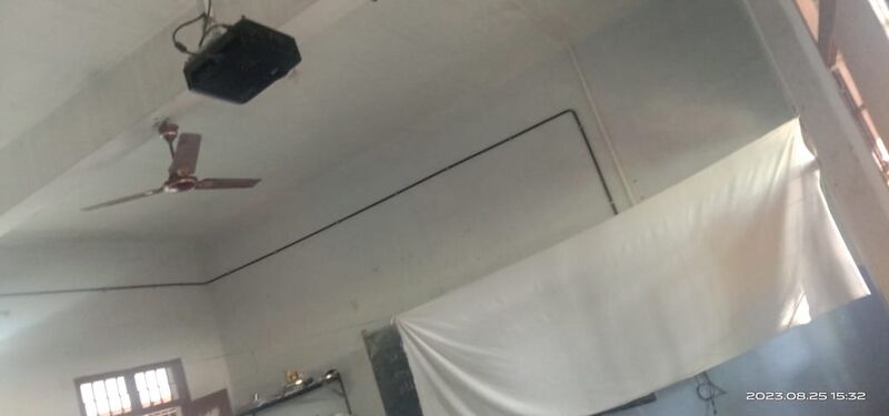 പ്രമാണം:31466 Hitech room.jpg