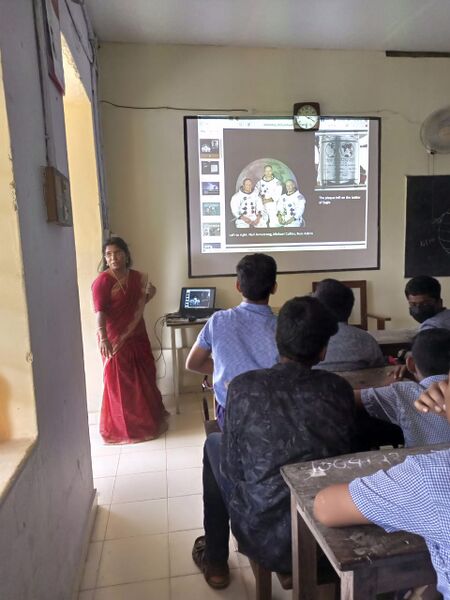 പ്രമാണം:33027 chandradinam4.jpg