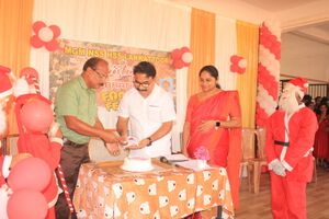 33064 mgmlktr xmas pic 6.JPG