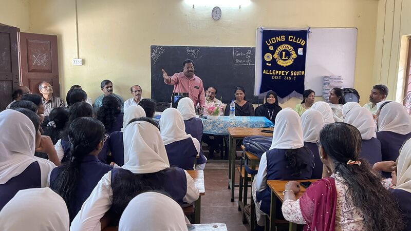 പ്രമാണം:34044-GHSM-LIONSCLUB 2025-4.JPG