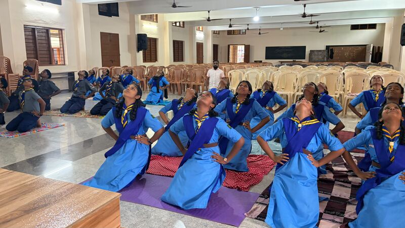 പ്രമാണം:35052 yoga scoutguide 5 26.jpg