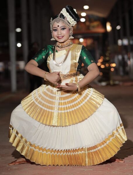 പ്രമാണം:42086 aarathya2.jpg