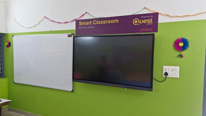 പ്രമാണം:44223 smart class instruments.jpg