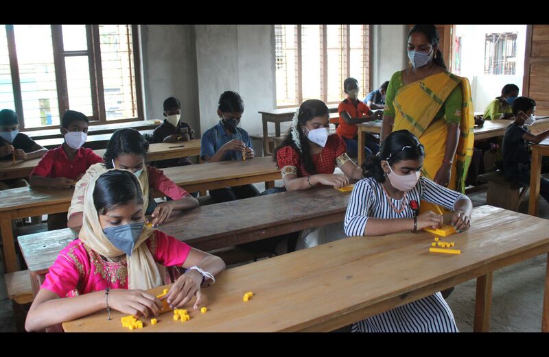 പ്രമാണം:BS21 TVM 44050 1.jpg