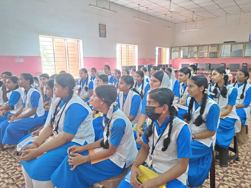 പ്രമാണം:LFCGHSS LittleKites.jpg