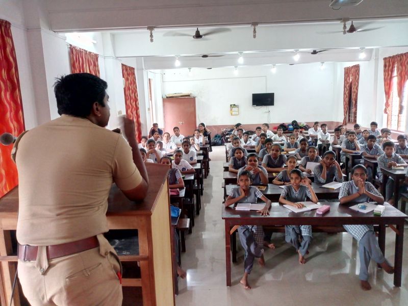 പ്രമാണം:TRAFFIC AWARENESS CLASS.jpg