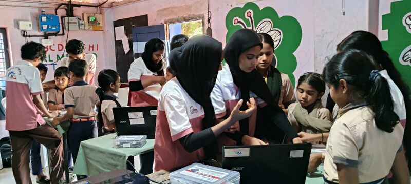 പ്രമാണം:18032-CODE KIDS6.jpg