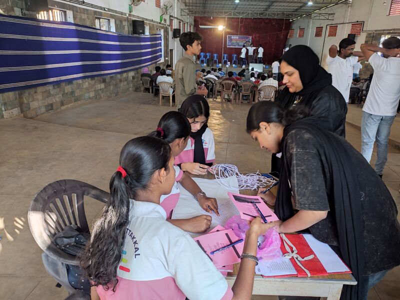 പ്രമാണം:18032-dist camp1.jpg