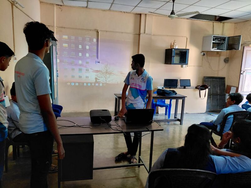 പ്രമാണം:38032 pta hardware clinic (1).jpeg