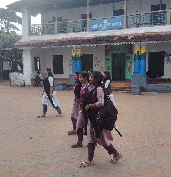 പ്രമാണം:8203mrschool.jpg