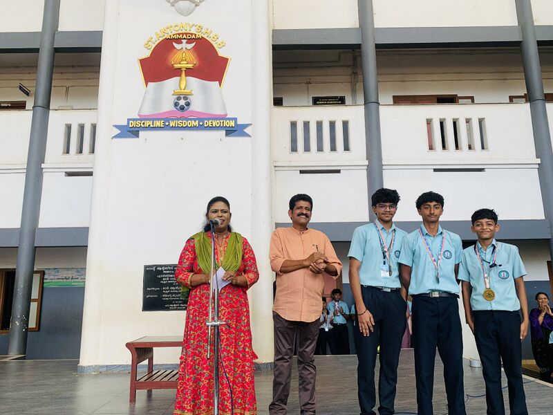 പ്രമാണം:State olympics winners.jpg
