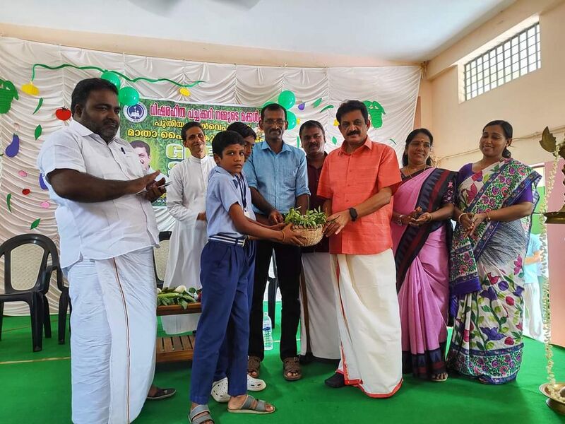 പ്രമാണം:TSR 22071 GREEN STUFF1.jpg