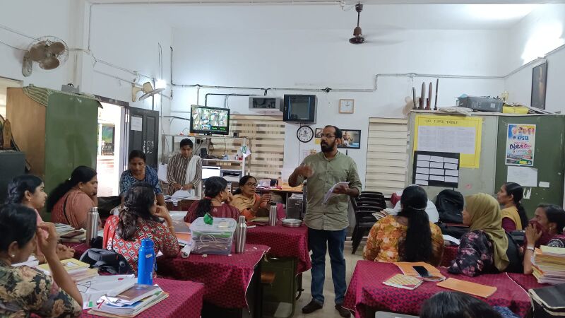 പ്രമാണം:13379-helping hand.jpeg