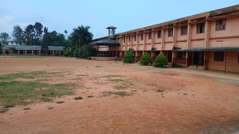 പ്രമാണം:15005 School Building.jpeg