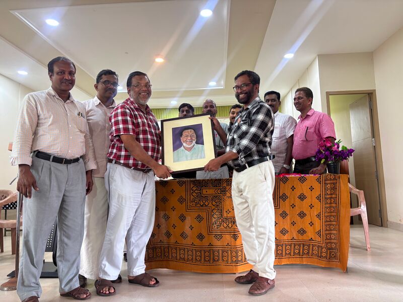 പ്രമാണം:16042 Vyanadinam25 Upaharasamarppanam.JPG