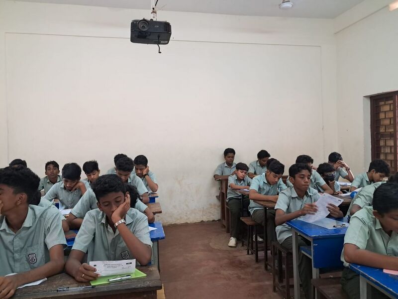 പ്രമാണം:17001 high tech classroom 2.jpg