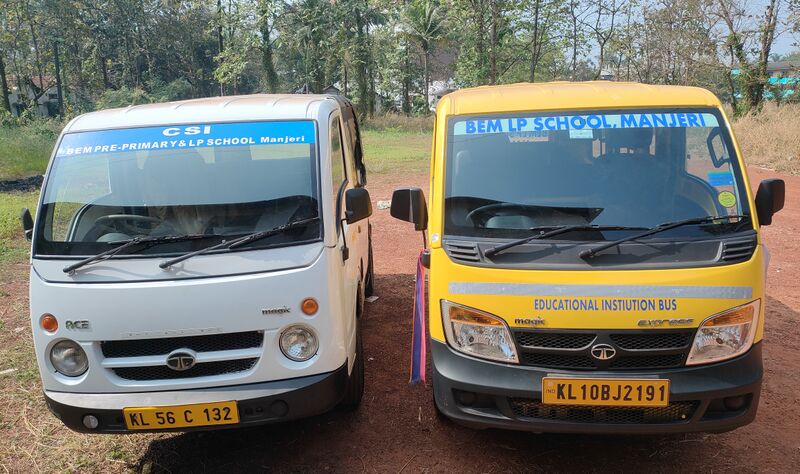പ്രമാണം:18530-schoolbus.jpg