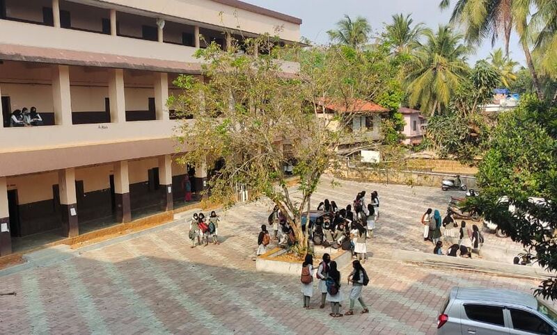 പ്രമാണം:20014-school pic.jpeg