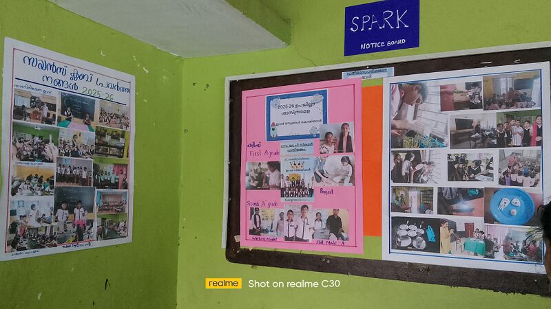 പ്രമാണം:21253-science lab 154039.jpg