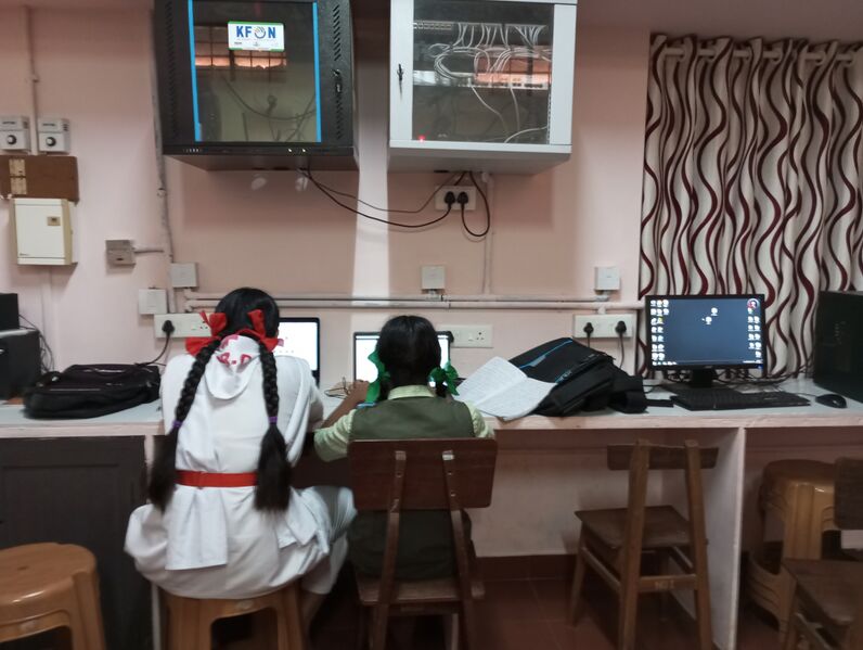 പ്രമാണം:23019-hitech classroom.jpg