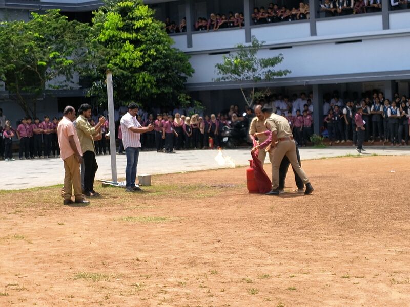 പ്രമാണം:25044 Fire Mock Drill 3.jpg