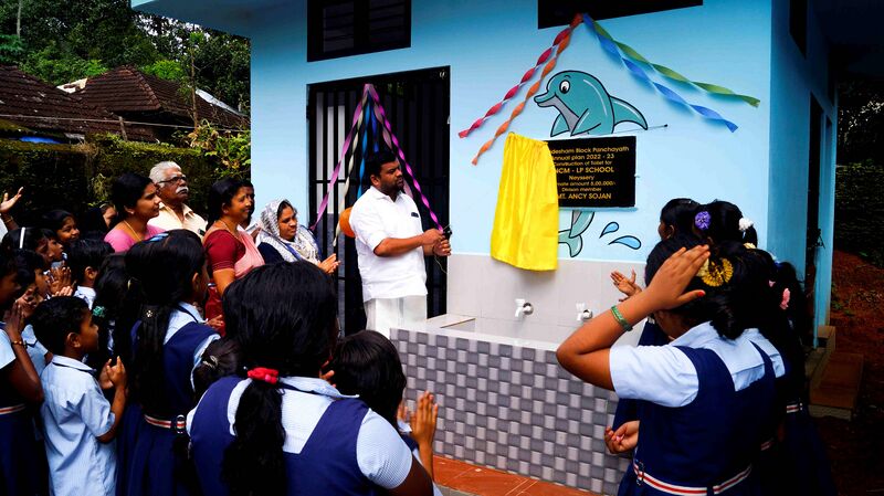 പ്രമാണം:29351-toilet inaguratiom (1).JPG