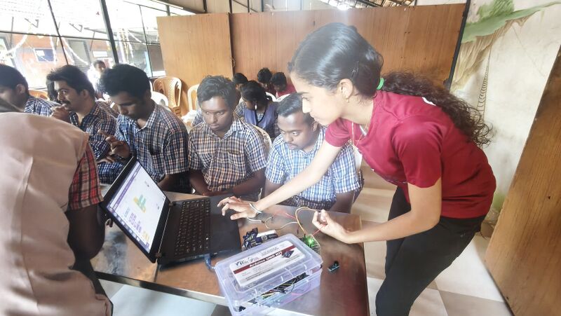 പ്രമാണം:35059 robo-lk.jpg