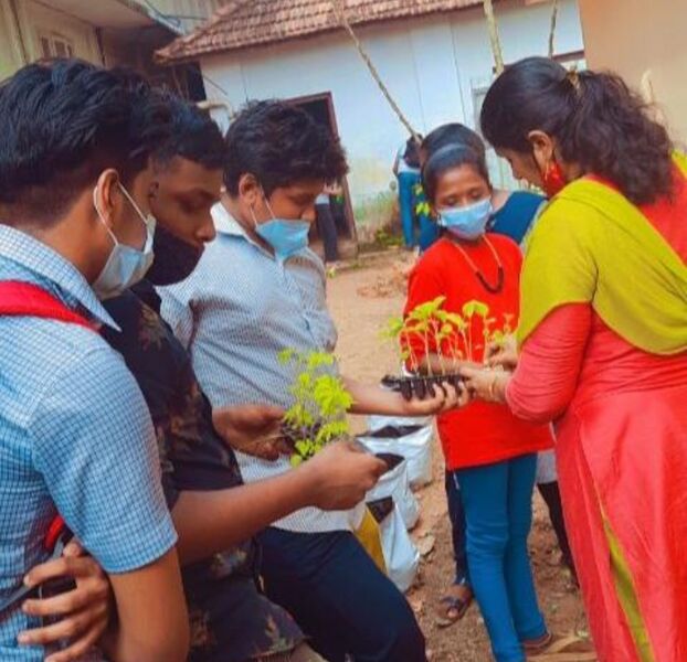 പ്രമാണം:37001 paristhithiclub1.jpeg