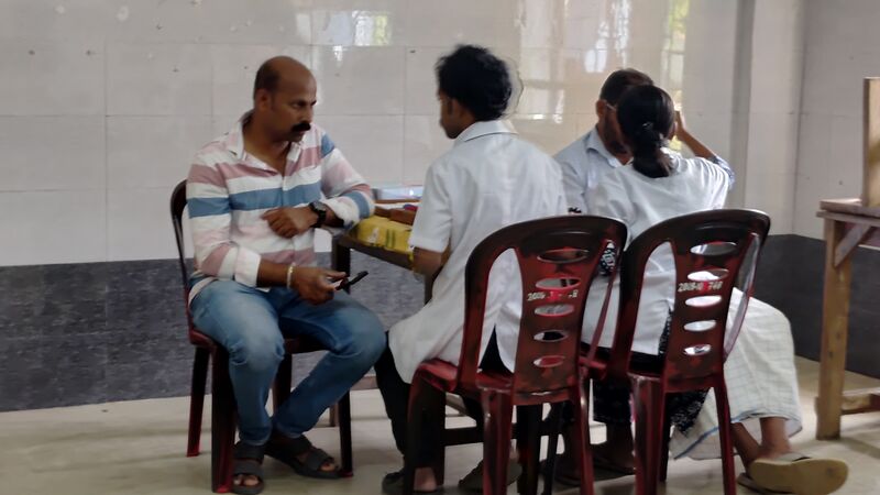 പ്രമാണം:42085 medicalcamp 1.jpg